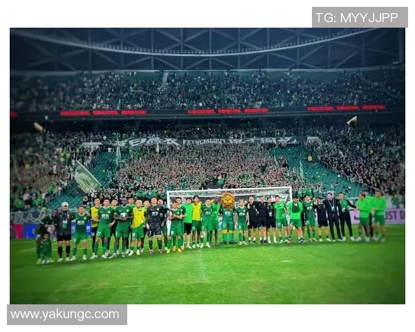 足球明星畅享涮羊肉美食之旅与球场激情的完美结合