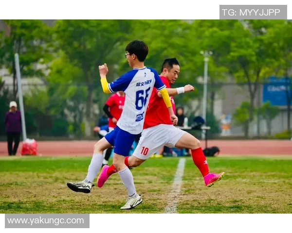 陪父母一起欣赏足球明星的精彩瞬间与温馨回忆 陪父母一起欣赏足球明星的精彩瞬间与温馨回忆